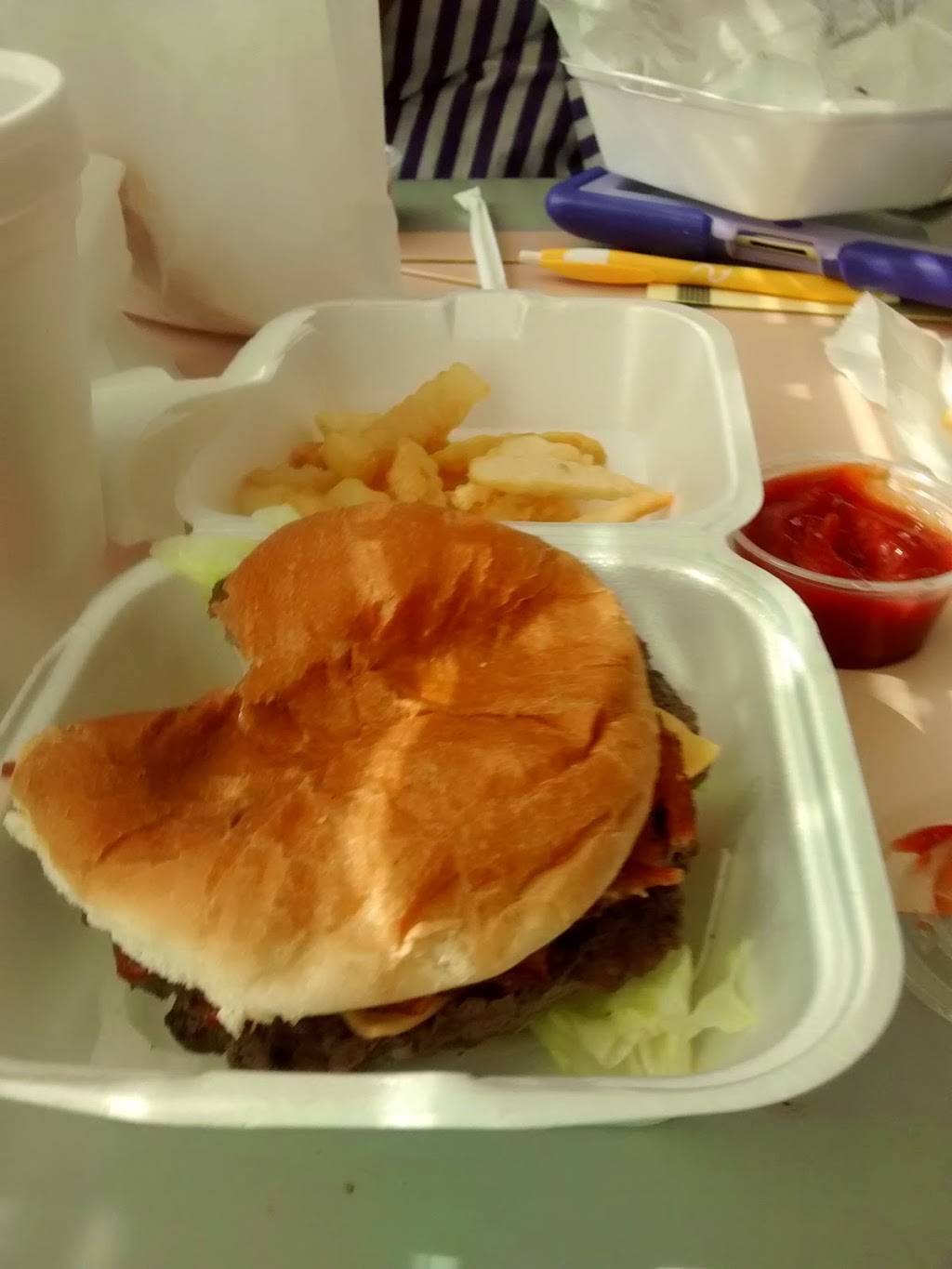 Omega Market & Diner | restaurant | 1201 Woodland St, Columbia, TN 38401, USA | 9313817554 OR +1 931-381-7554