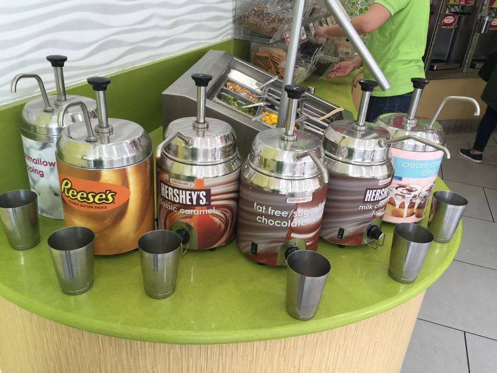 Menchies Frozen Yogurt | bakery | 3555 Johnson Ave, Bronx, NY 10463, USA | 7184322580 OR +1 718-432-2580