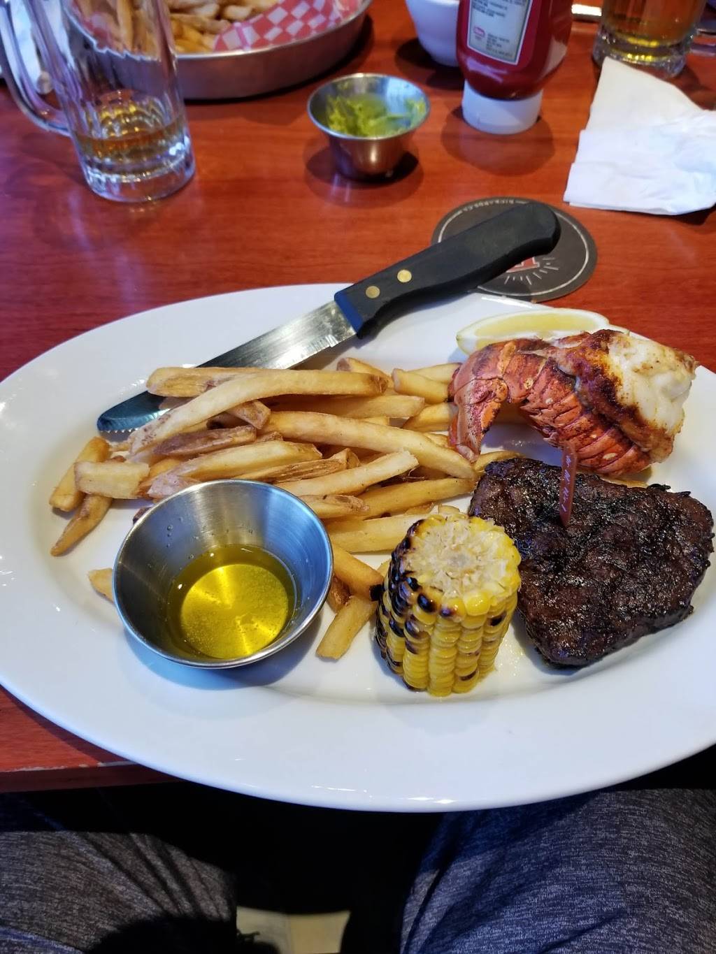 Chucks Roadhouse Bar & Grill | restaurant | 6465 Millcreek Dr, Mississauga, ON L5N 2V6, Canada | 9058160371 OR +1 905-816-0371