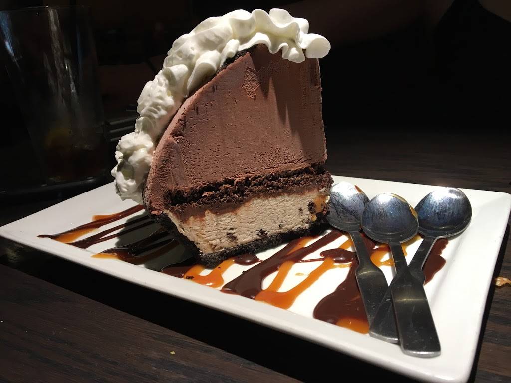 Red Robin Gourmet Burgers and Brews | restaurant | 3906 Rivermark Plaza, Santa Clara, CA 95054, USA | 4088550630 OR +1 408-855-0630