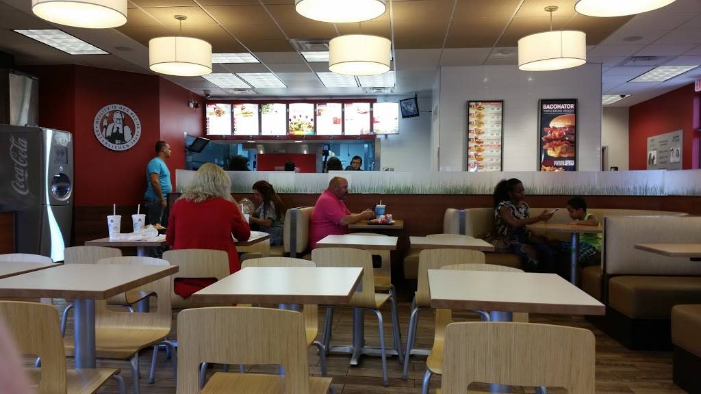 Wendys | restaurant | 13650 SW 26th St, Miami, FL 33175, USA | 3055549622 OR +1 305-554-9622