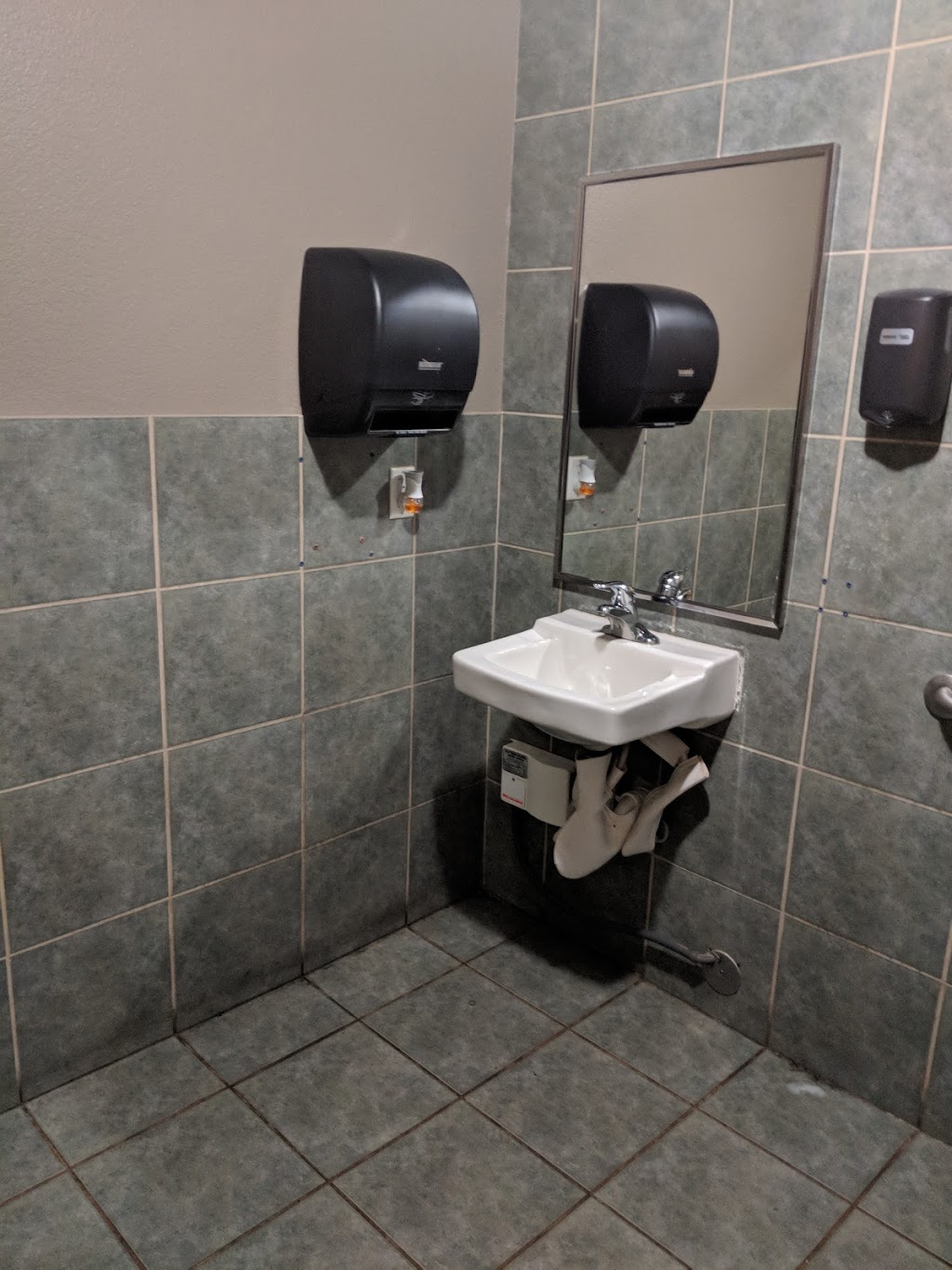 Buckshot Bar & Grill | restaurant | 190 W Palmer Lake Dr, Pueblo West, CO 81007, USA | 7195477200 OR +1 719-547-7200