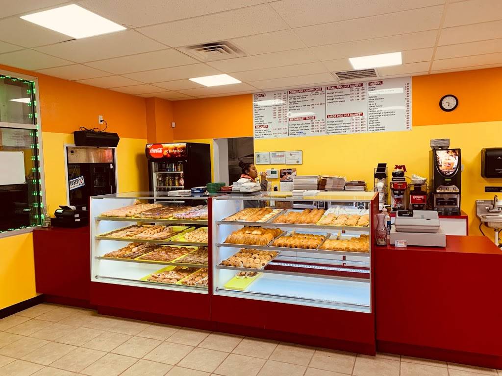 Snowflakes Donuts | restaurant | 203 N Main St, Hutchins, TX 75141, USA | 9722250808 OR +1 972-225-0808