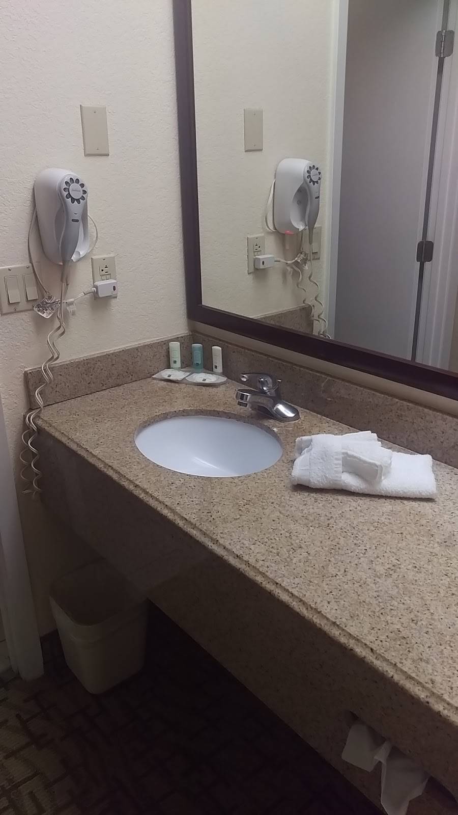 Quality Inn | restaurant | 9373 Cortez Blvd, Weeki Wachee, FL 34613, USA | 3525969000 OR +1 352-596-9000