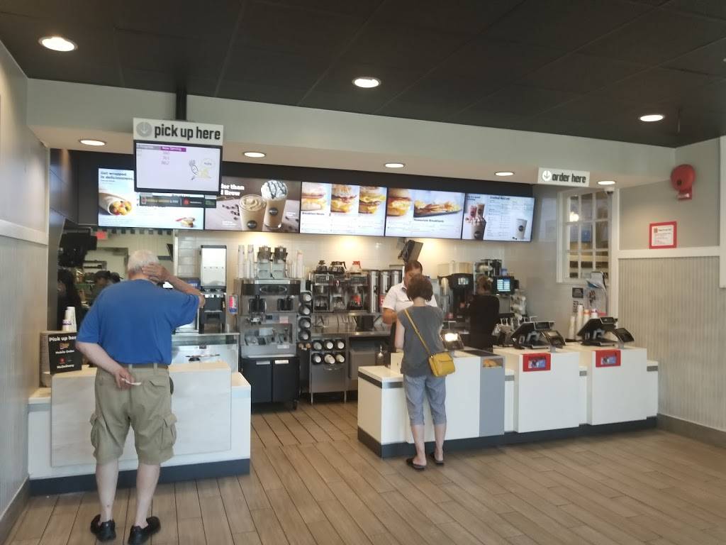 McDonalds | cafe | 2045 Jericho Turnpike, New Hyde Park, NY 11040, USA | 5164881950 OR +1 516-488-1950