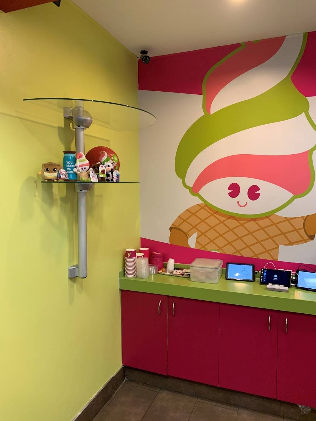 Menchies Frozen Yogurt | restaurant | 13595 Whittier Blvd, Whittier, CA 90605, USA | 5626965676 OR +1 562-696-5676
