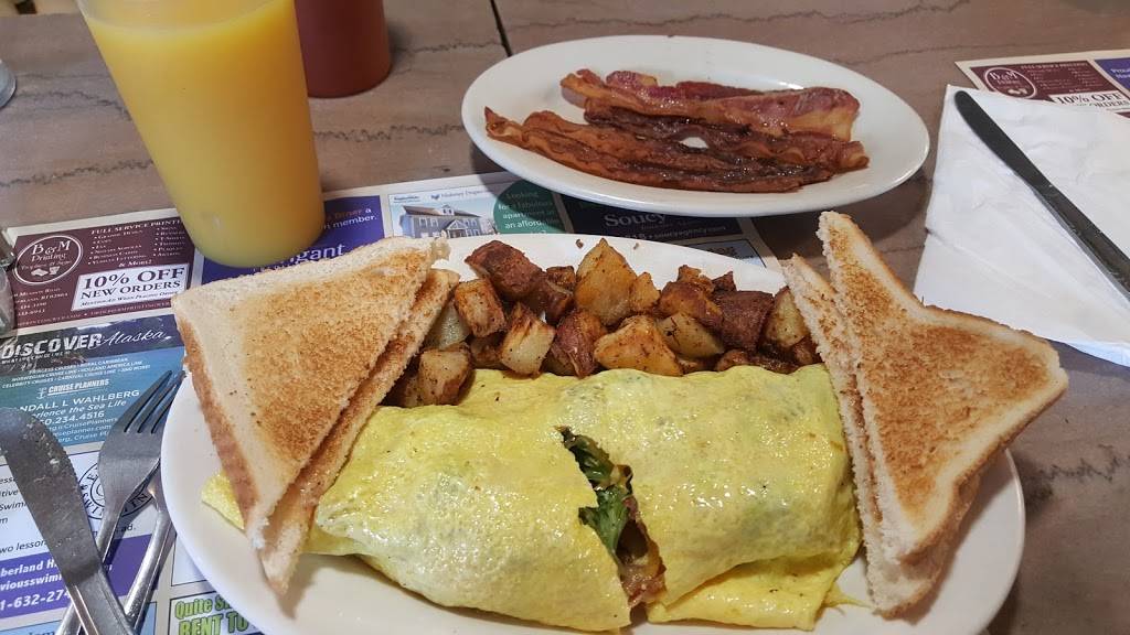 Champs Diner | restaurant | 719 Front St Unit 111, Woonsocket, RI 02895, USA | 4017666080 OR +1 401-766-6080