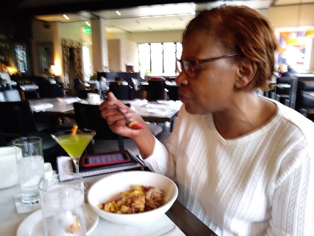 Club Isabella | restaurant | 2175 Cornell Rd, Cleveland, OH 44106, USA | 2162291111 OR +1 216-229-1111