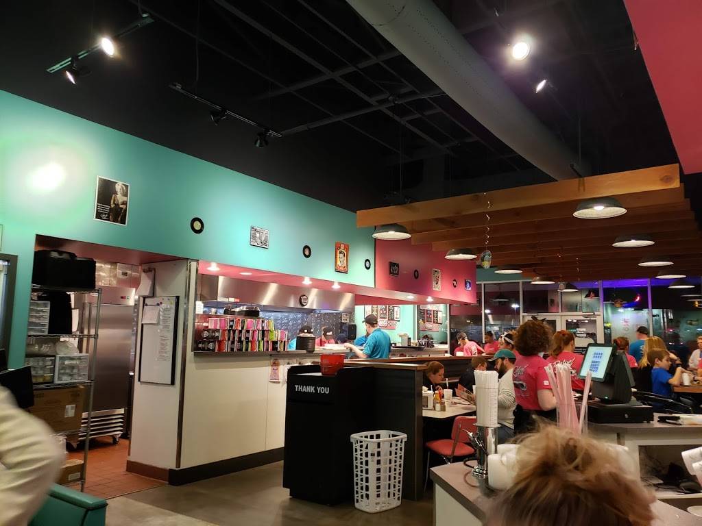 Hwy 55 Burgers Shakes & Fries | restaurant | 9314 Kingston Pike, Knoxville, TN 37922, USA | 8658517304 OR +1 865-851-7304