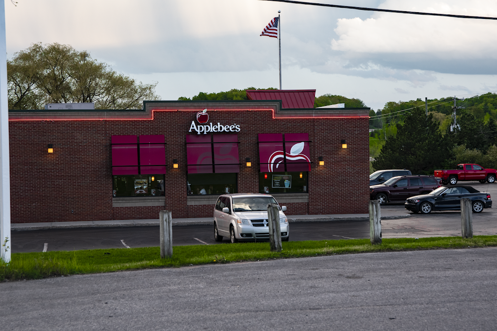 Applebees Grill + Bar | restaurant | 2384 US-31, Traverse City, MI 49684, USA | 2319292929 OR +1 231-929-2929