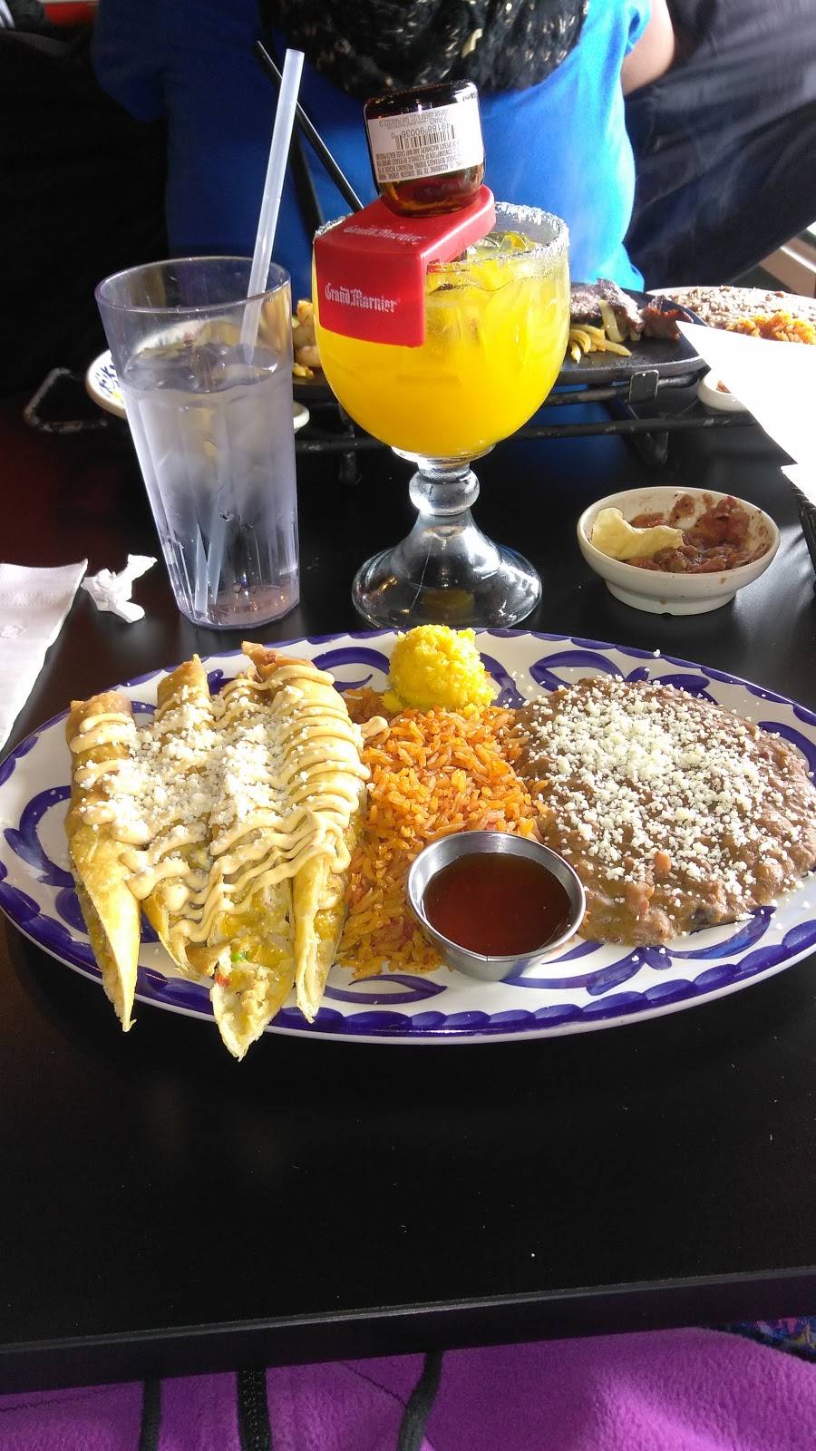 Chevys Fresh Mex | restaurant | 157 Plaza Dr, Vallejo, CA 94591, USA | 7076441373 OR +1 707-644-1373