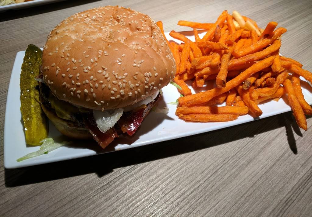 Jonnas Bar & Grill | restaurant | 1455 N Michigan Ave Suite 400, Howell, MI 48855, USA | 5172255079 OR +1 517-225-5079