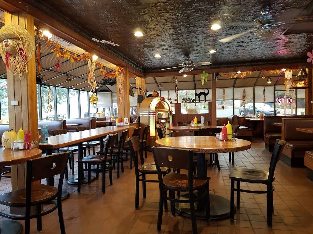 A&W Restaurant | restaurant | 21 Lake St, Frankfort, MI 49635, USA | 2313529021 OR +1 231-352-9021