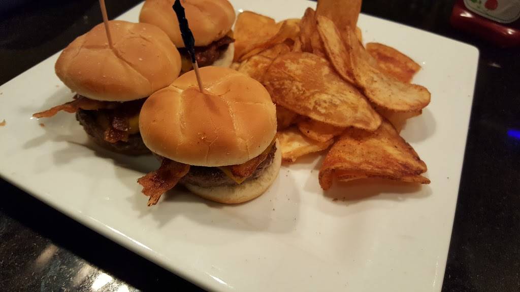 Victorias Restaurant and English Pub | restaurant | 4 Highwood Dr, Tewksbury, MA 01876, USA | 9786409000 OR +1 978-640-9000