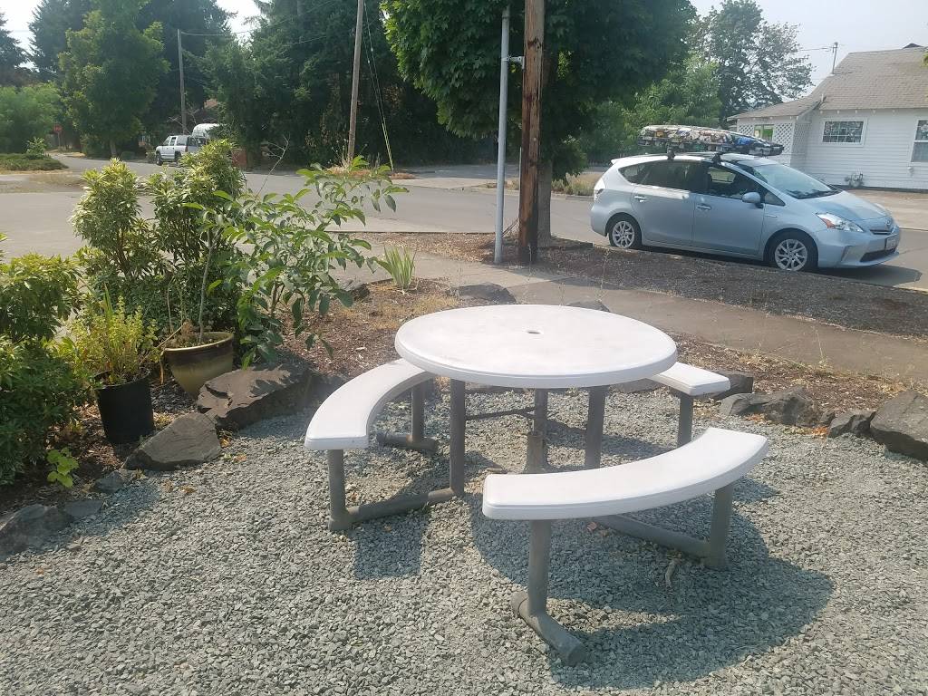 Urban Kitchen | restaurant | 1127 E Main St, Cottage Grove, OR 97424, USA | 5416502364 OR +1 541-650-2364