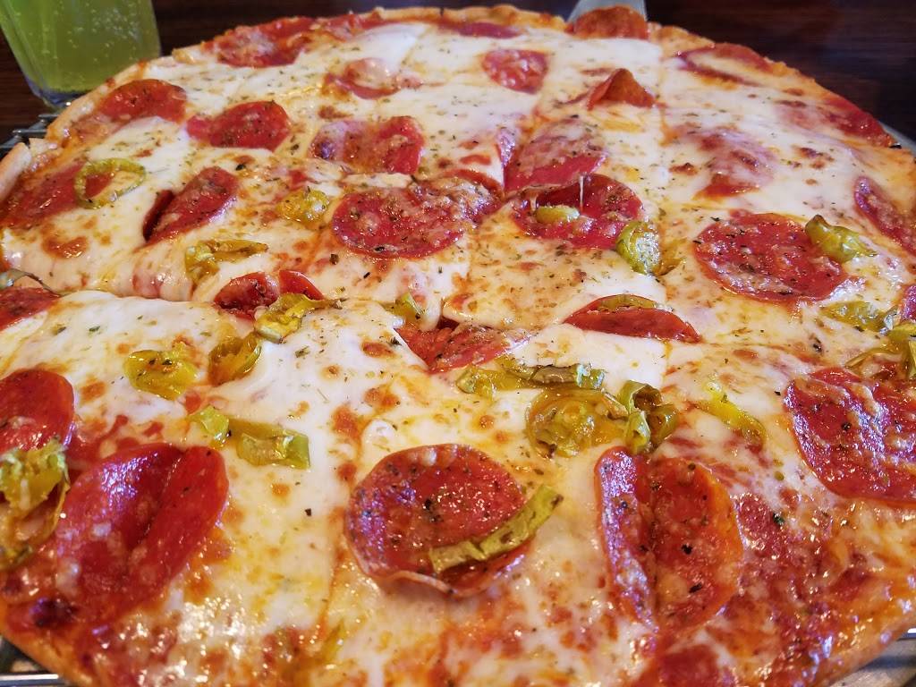 Old Chicago Pizza and Taproom | restaurant | 2495 S Oneida St, Green Bay, WI 54304, USA | 9208841112 OR +1 920-884-1112