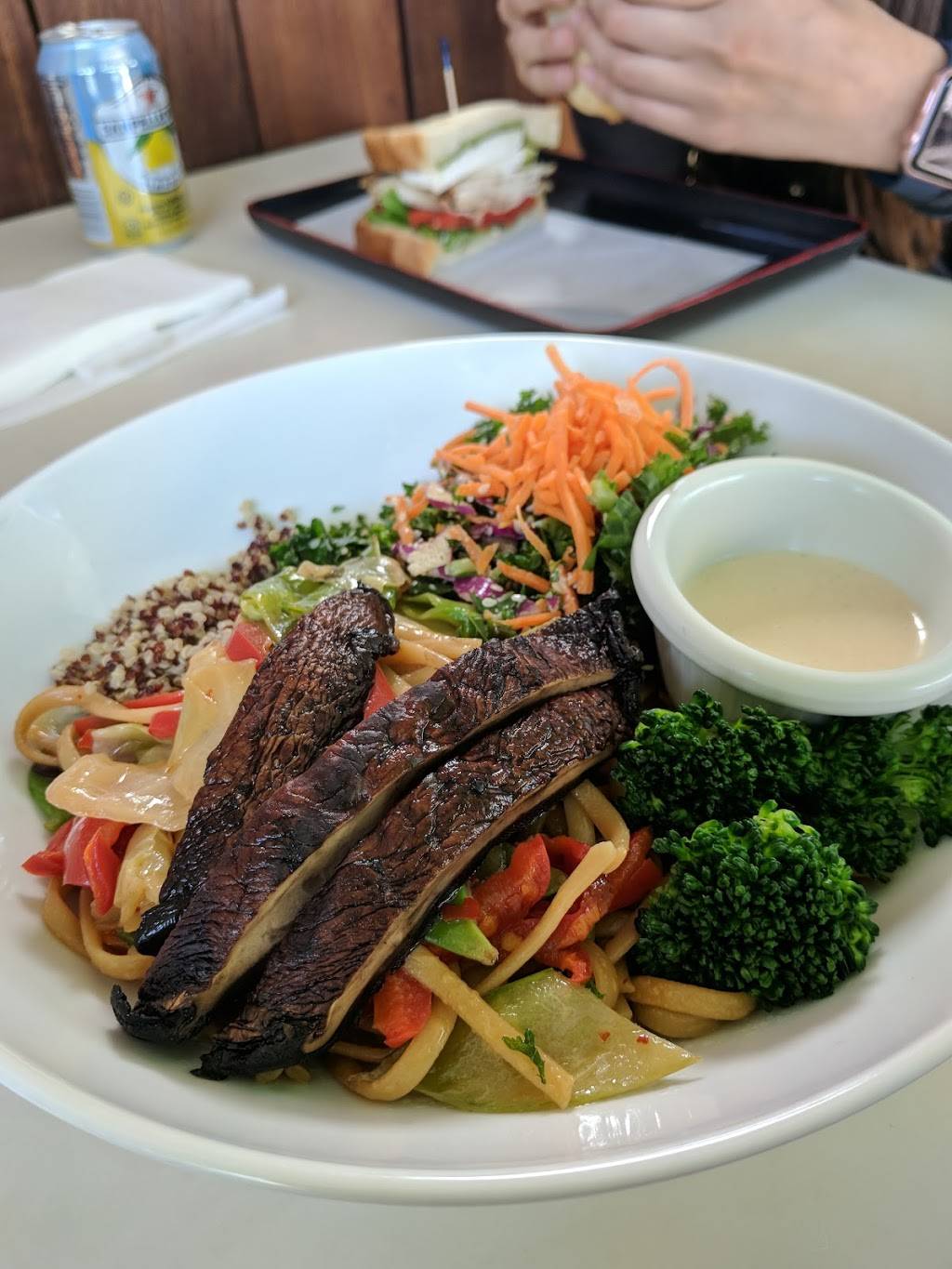 Fambrinis Cafe | cafe | 2500 El Camino Real suite 105, Palo Alto, CA 94306, USA | 6508581268 OR +1 650-858-1268