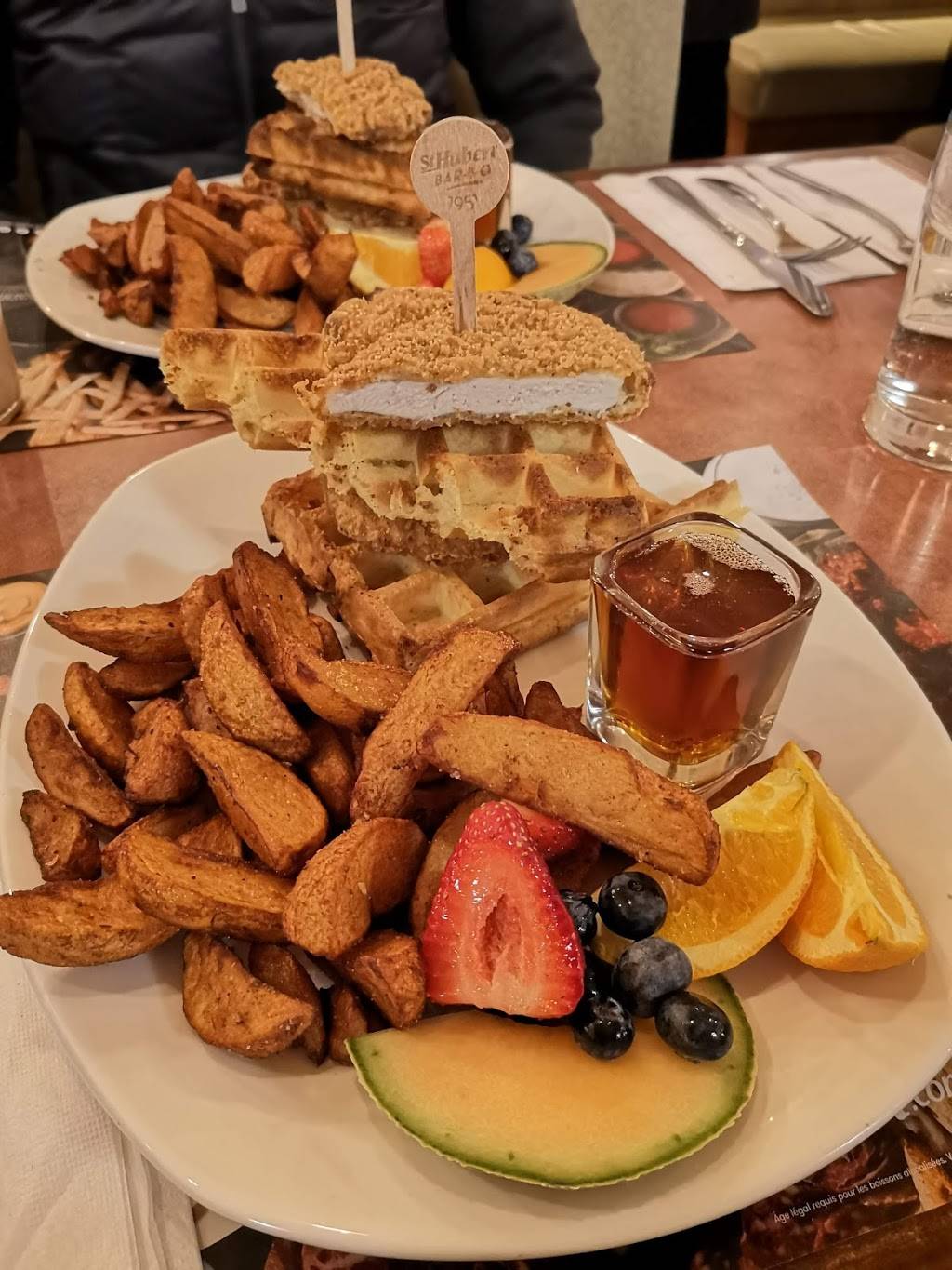 Rôtisserie St-Hubert | restaurant | 2905 Boulevard Laurier, Sainte-Foy, QC G1V 2M2, Canada | 4186501234 OR +1 418-650-1234