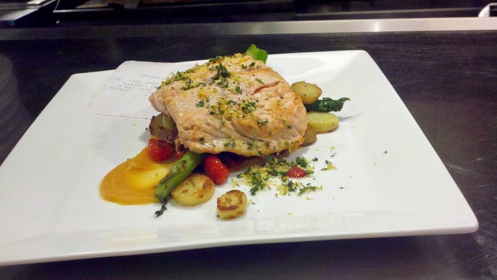 Liberty Tavern | restaurant | 1001 Cass St, Omaha, NE 68102, USA | 4029984321 OR +1 402-998-4321