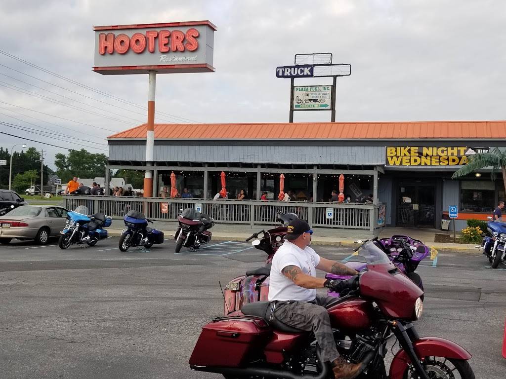 Hooters of New Castle | restaurant | 194 S Dupont Hwy, New Castle, DE 19720, USA | 3023262526 OR +1 302-326-2526