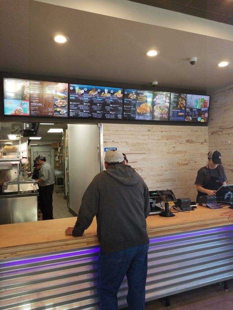 Taco Bell | meal takeaway | 2410 S Western Ave, Chicago, IL 60608, USA | 7734757502 OR +1 773-475-7502