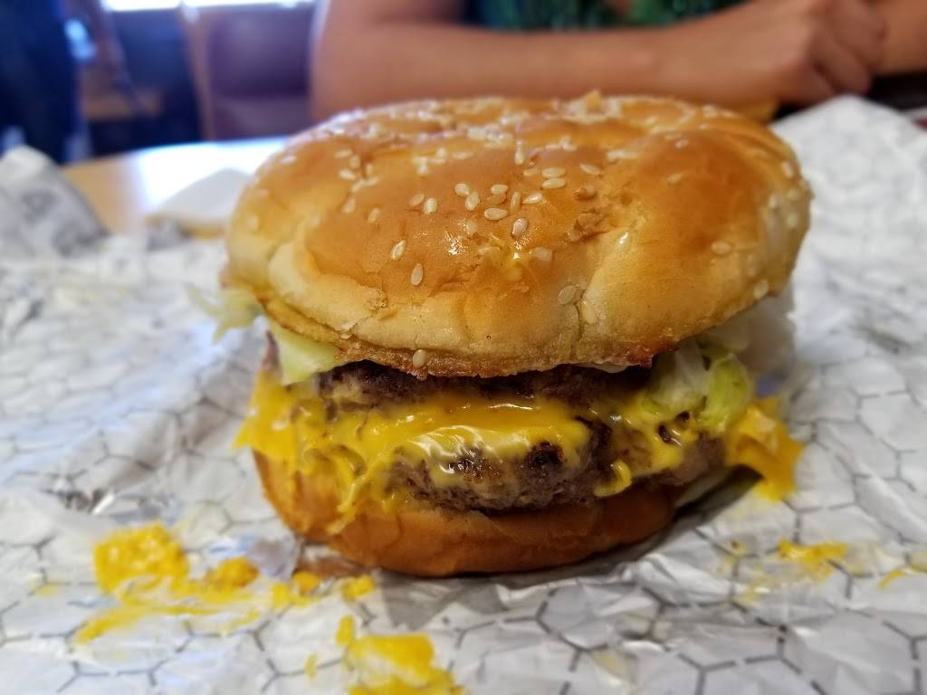 Braums Ice Cream & Burger Restaurant | restaurant | 812 S Stemmons Fwy, Lewisville, TX 75067, USA | 9722213312 OR +1 972-221-3312