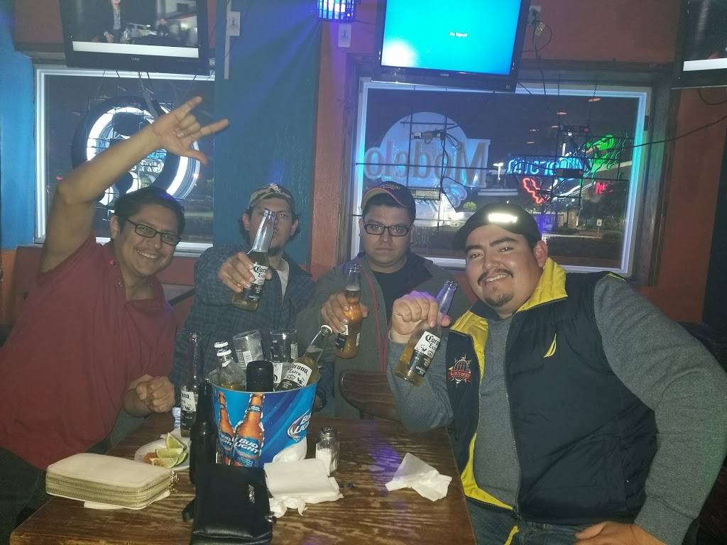 Raouls Bar & Grill | restaurant | 3214 W 47th St, Chicago, IL 60632, USA | 7738474379 OR +1 773-847-4379