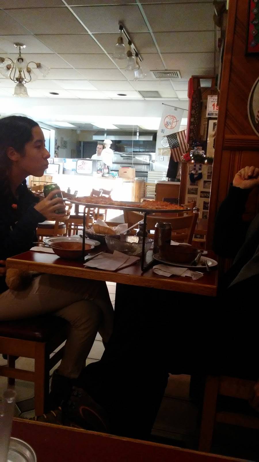 Johnnys Pizzeria | restaurant | 30 W Lincoln Ave, Mt Vernon, NY 10550, USA | 9146681957 OR +1 914-668-1957