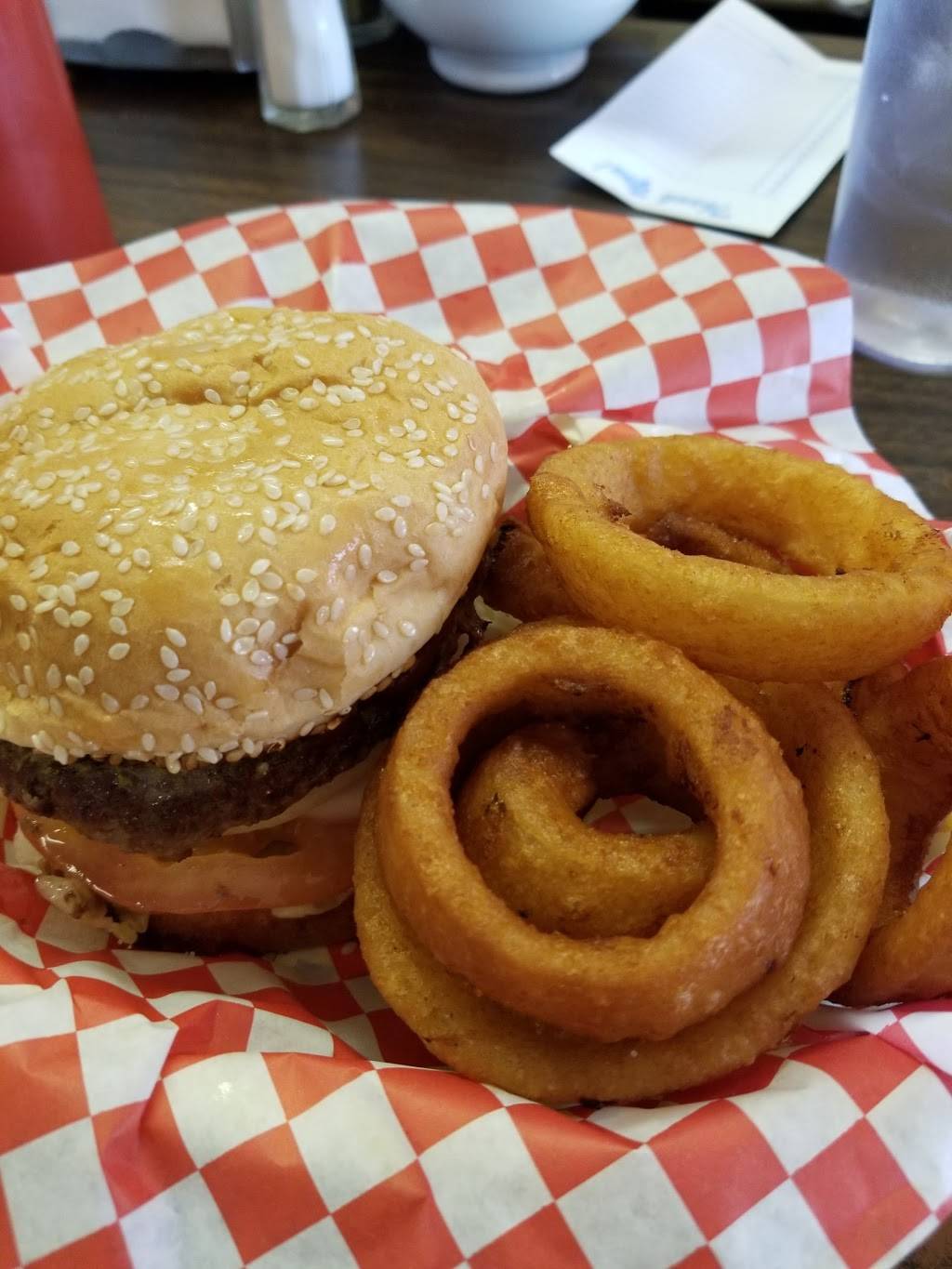 Maggies Hamburgers | restaurant | 700 Benicia Rd, Vallejo, CA 94591, USA | 7076439149 OR +1 707-643-9149
