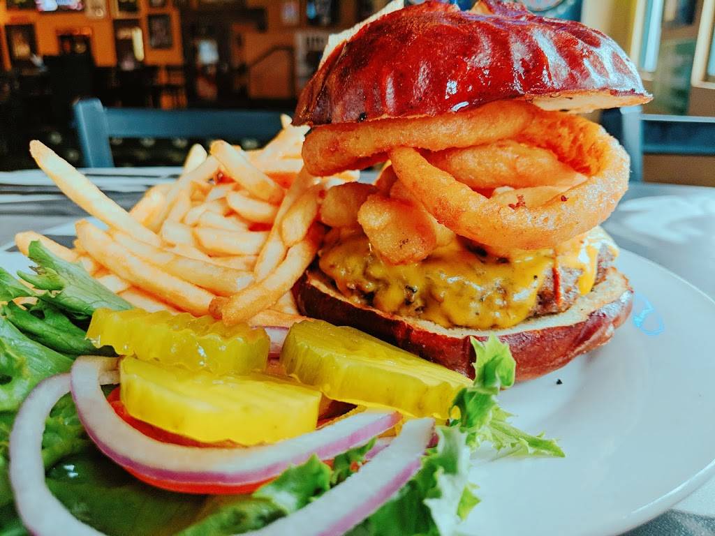 Burkels One Block Over | restaurant | 1007 Tony Canadeo Run, Green Bay, WI 54304, USA | 9205448367 OR +1 920-544-8367