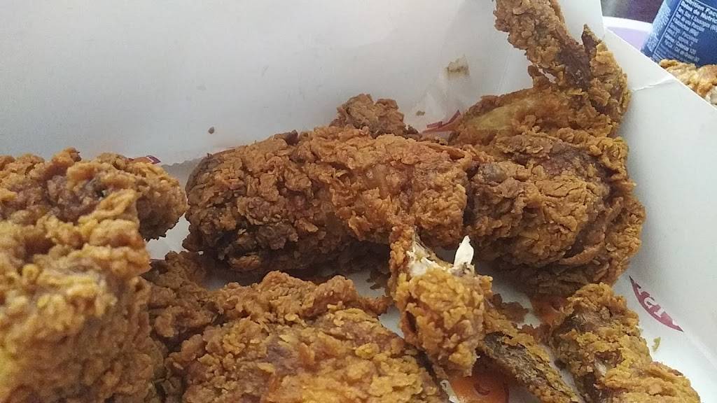 Popeyes Louisiana Kitchen | restaurant | 109 Parkway Ave, Summerville, SC 29483, USA | 8439005699 OR +1 843-900-5699