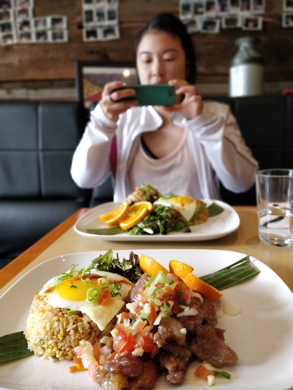 La Republika | restaurant | 5711 Chemin de la Côte-des-Neiges, Montréal, QC H3S 1Y7, Canada | 5147351246 OR +1 514-735-1246