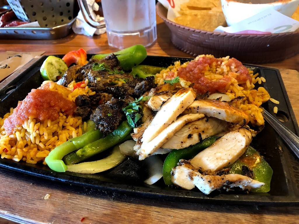 Chilis Grill & Bar | meal takeaway | 402 W 14 Mile Rd, Troy, MI 48083, USA | 2485892119 OR +1 248-589-2119