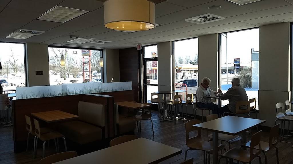 Wendys | restaurant | 223 E McGalliard Rd, Muncie, IN 47303, USA | 7652843996 OR +1 765-284-3996