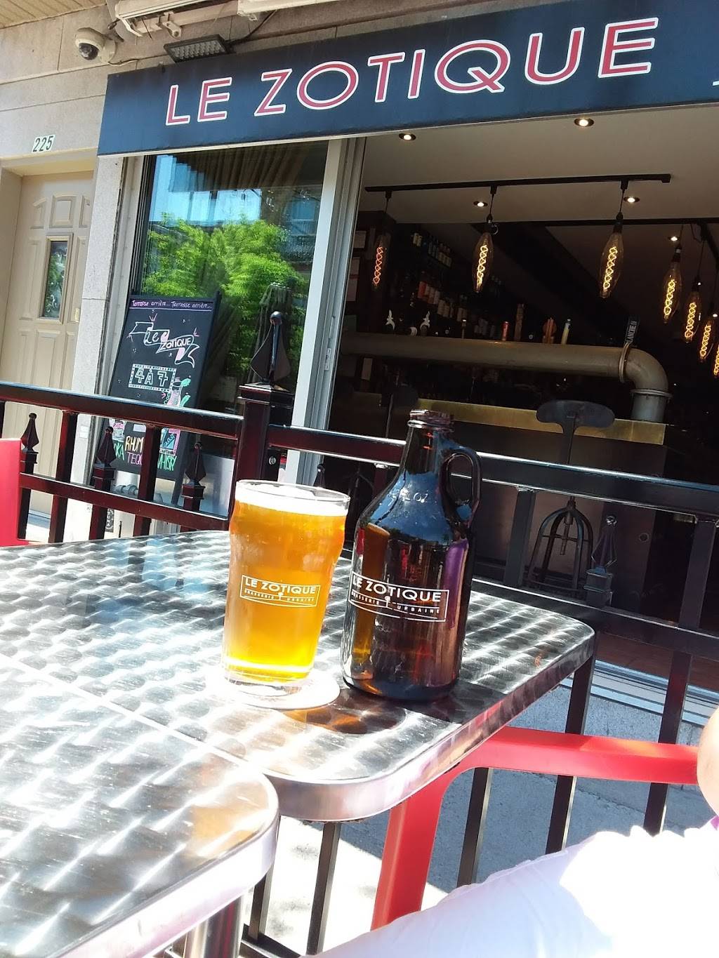 Le Zotique | restaurant | 227 Rue Saint-Zotique E, Montréal, QC H2S 1L2, Canada | 5149035899 OR +1 514-903-5899