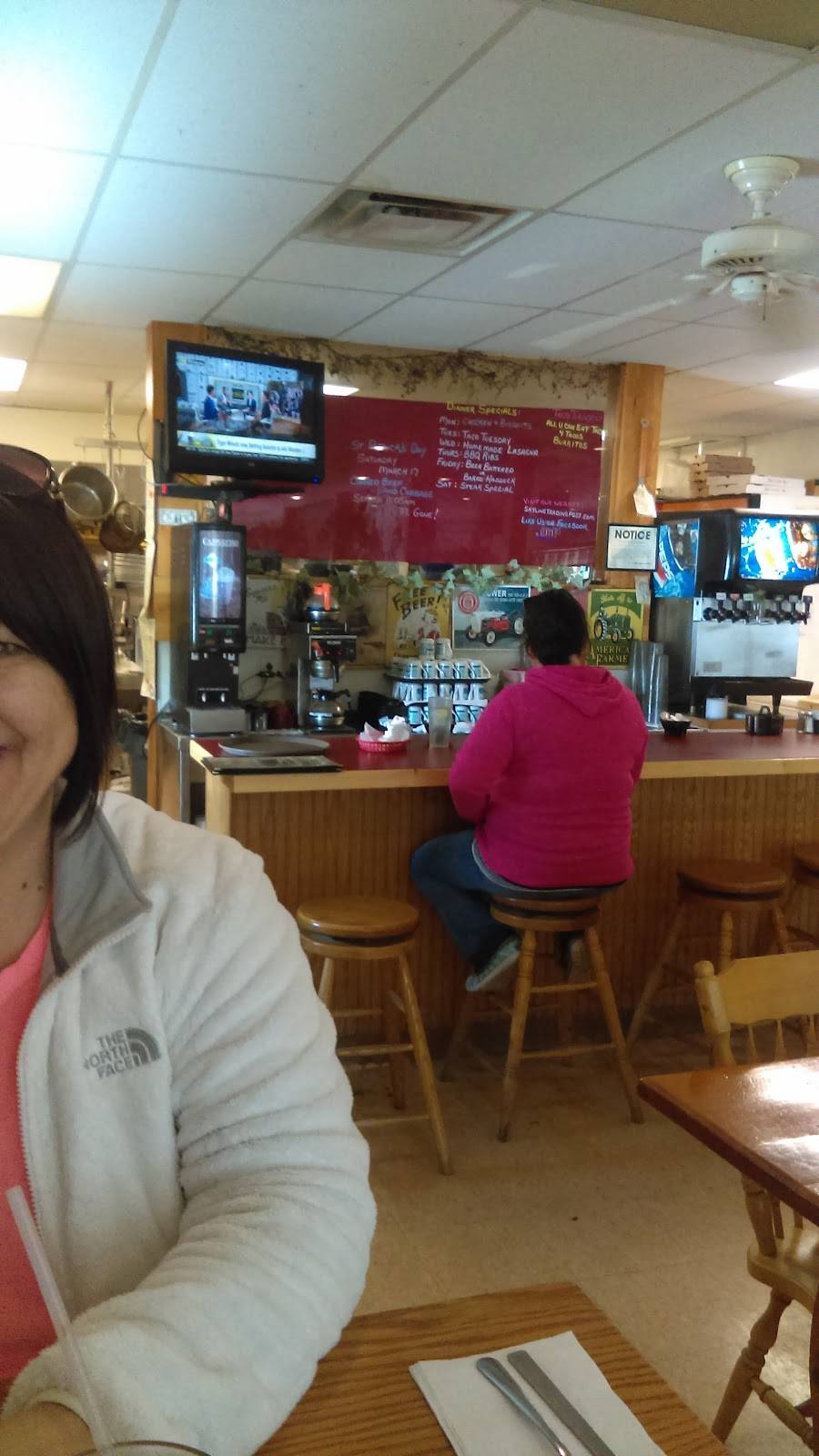 Skyline Trading Post | restaurant | 3103 Skyline Dr, Penn Yan, NY 14527, USA | 3155364640 OR +1 315-536-4640