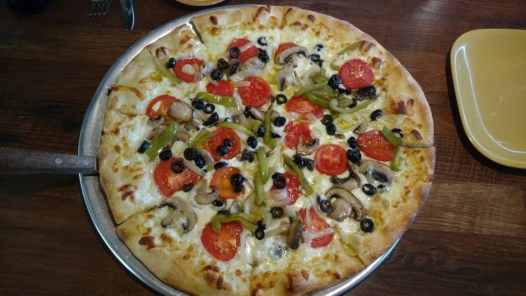 Ninos Pizzeria & Eatery | restaurant | 105 Long Springs Rd, Sevierville, TN 37876, USA | 8653654444 OR +1 865-365-4444