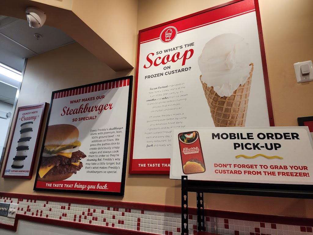 Freddys Frozen Custard & Steakburgers | restaurant | 80 W 63rd St, Westmont, IL 60559, USA | 6305175300 OR +1 630-517-5300