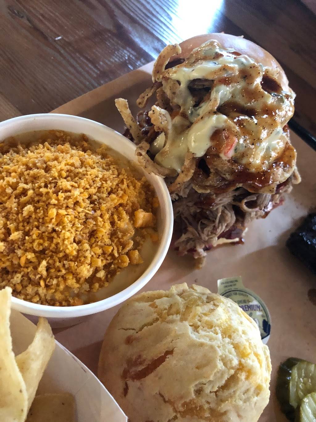 Lucius Q | restaurant | 1131 Broadway St, Cincinnati, OH 45202, USA | 5134214227 OR +1 513-421-4227