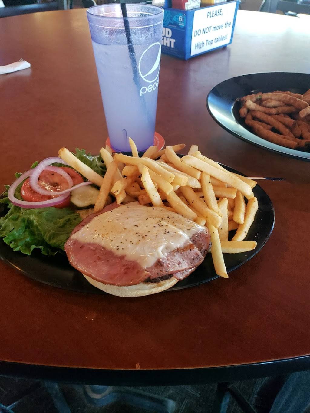 Spikes Beach Bar & Grille | restaurant | 2300 Judson St, Lincoln, NE 68521, USA | 4024771175 OR +1 402-477-1175