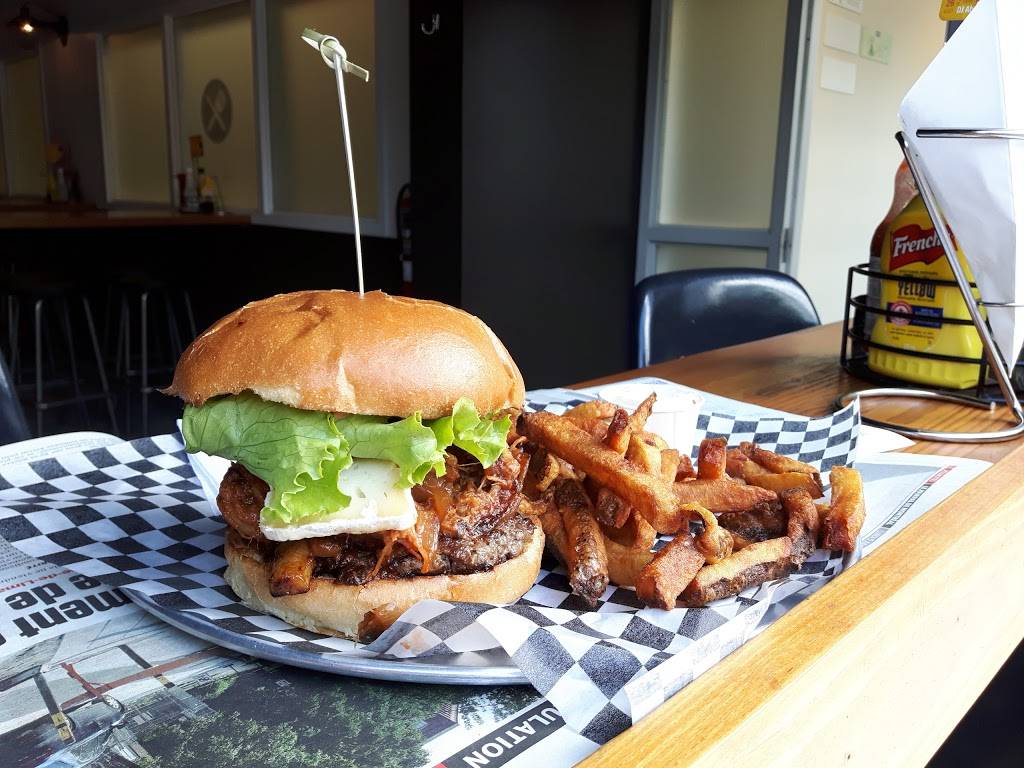 Pomme frite Burger Gourmet | restaurant | 19 Rue Blainville O, Sainte-Thérèse, QC J7E 1X1, Canada | 4509518519 OR +1 450-951-8519
