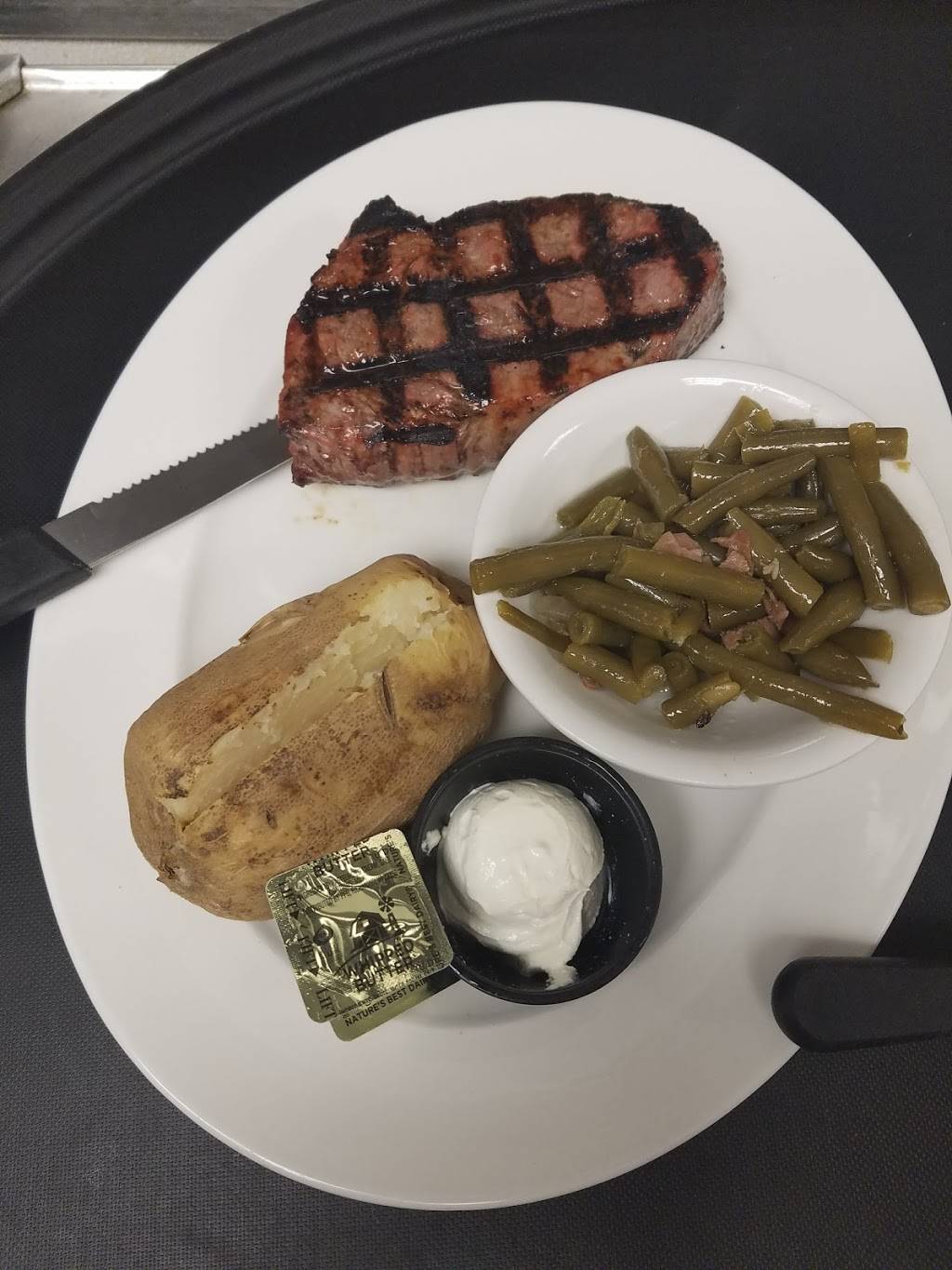 The Hut at the Peace Tropical Gardens | restaurant | 5150 Buckingham Rd, Fort Myers, FL 33905, USA | 2395610629 OR +1 239-561-0629