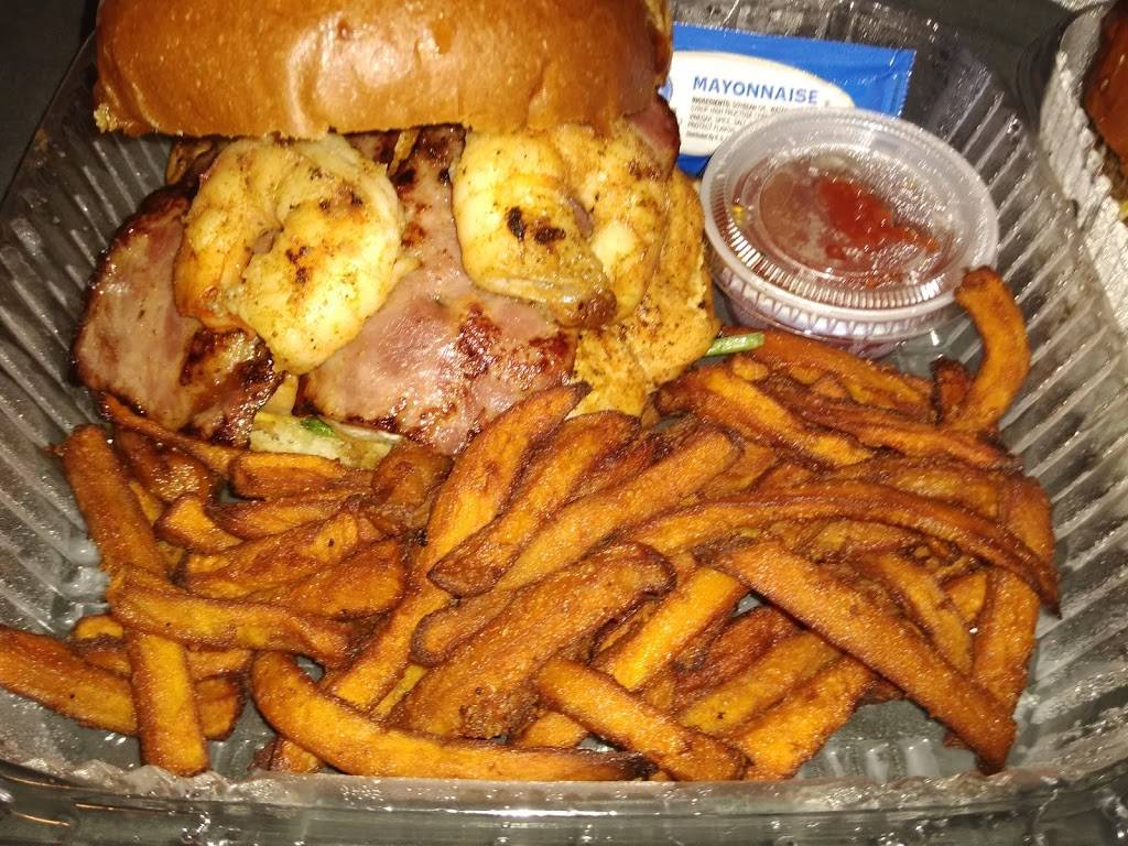 Ummi dee’s burger bistro | cafe | 2805 N 22nd St, Philadelphia, PA 19132, USA | 2152216166 OR +1 215-221-6166