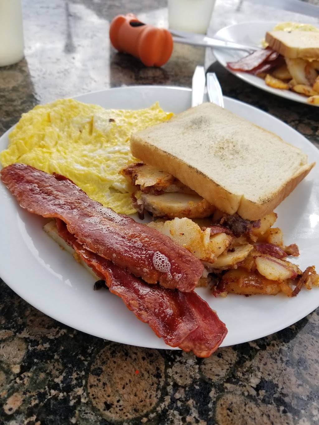 Molto Pizza | restaurant | 2529 Boardwalk, Atlantic City, NJ 08401, USA | 6094287280 OR +1 609-428-7280