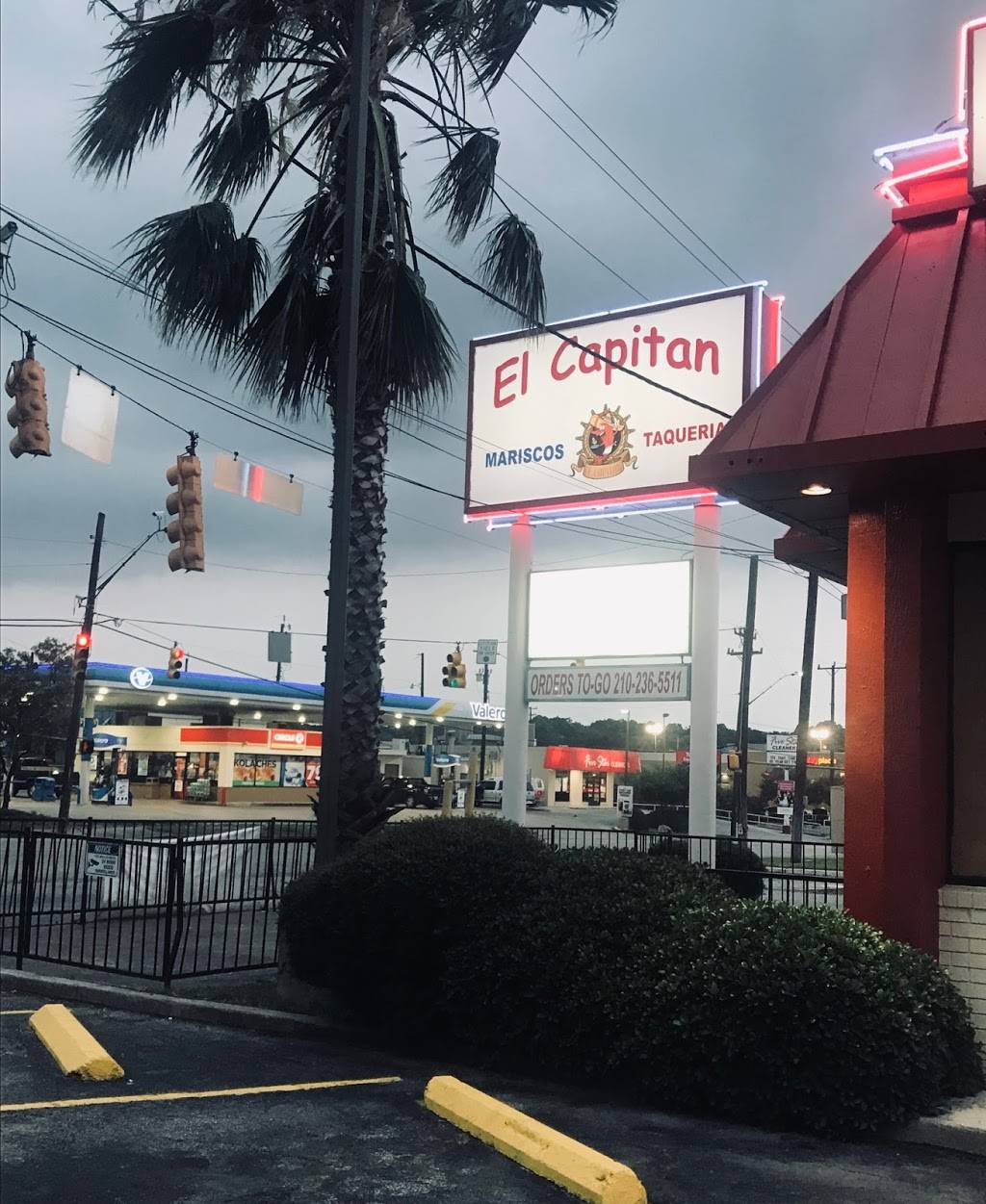 El capitán mariscos y Taqueria | restaurant | 4310 Vance Jackson Rd, San Antonio, TX 78230, USA | 2102365511 OR +1 210-236-5511