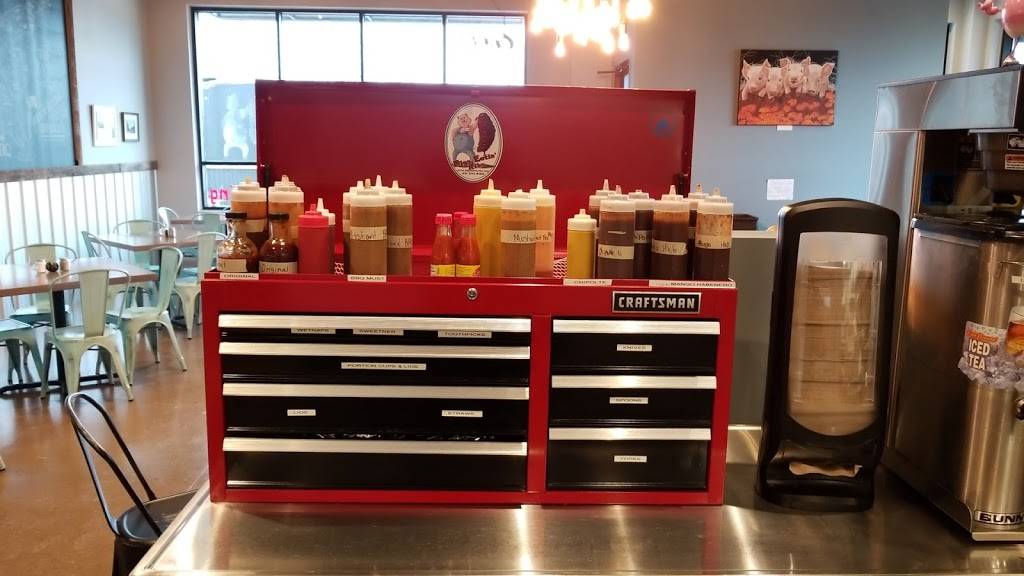 Pigs Eatin’ Ribs | restaurant | 1418 Bridge St, Charlevoix, MI 49720, USA | 2315477447 OR +1 231-547-7447