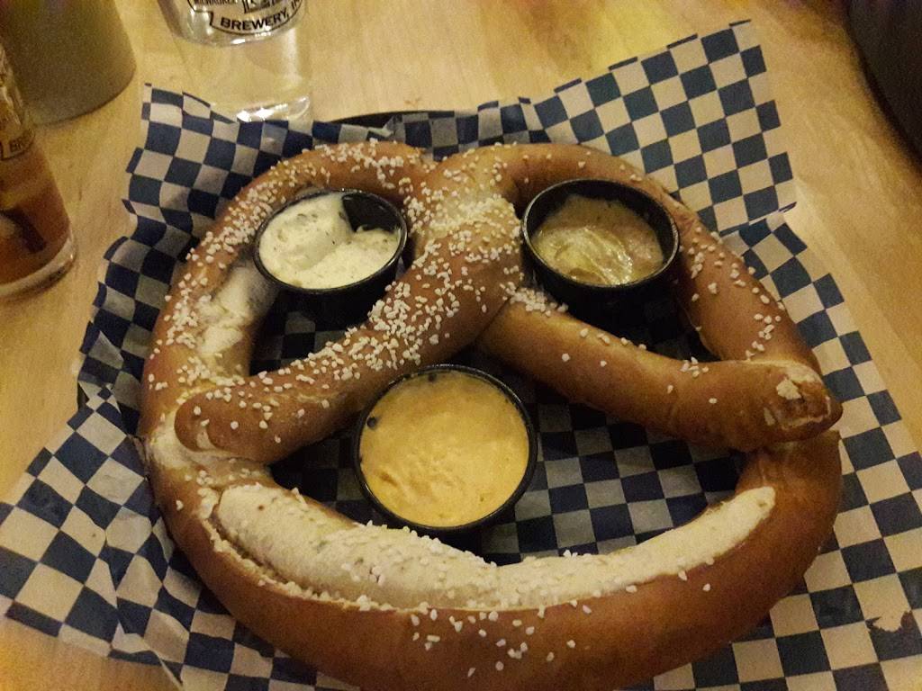 Old Town Beer Hall | restaurant | N116W15841 Main St, Germantown, WI 53022, USA | 2622933098 OR +1 262-293-3098