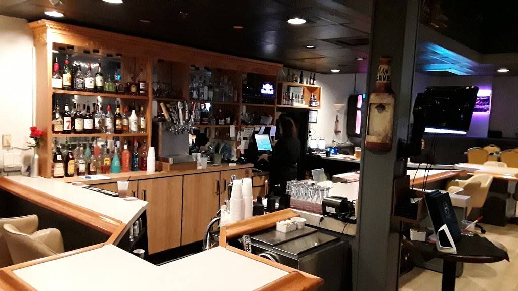 The Hide-Out Bistro & Grill | restaurant | 525 33rd Ave SW, Cedar Rapids, IA 52404, USA | 3193668671 OR +1 319-366-8671