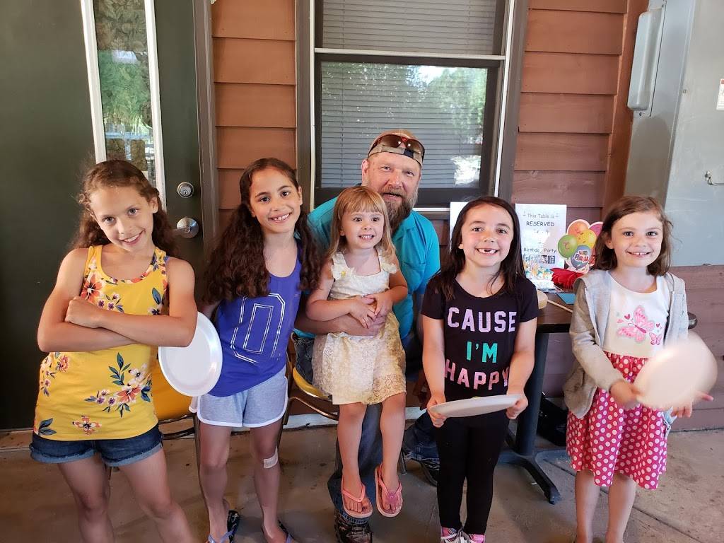 Sundae Fundays | restaurant | 25145 Royalton Rd, Columbia Station, OH 44028, USA | 4402363663 OR +1 440-236-3663