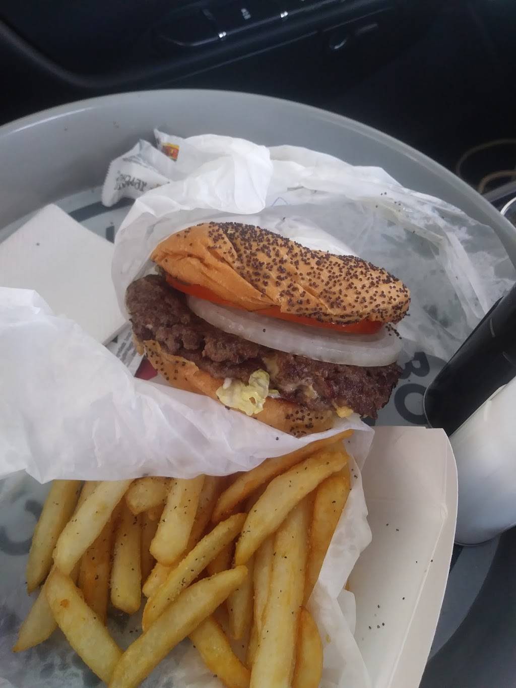 Kellers Drive-In | restaurant | 10554 Harry Hines Blvd, Dallas, TX 75220, USA | 2143573572 OR +1 214-357-3572